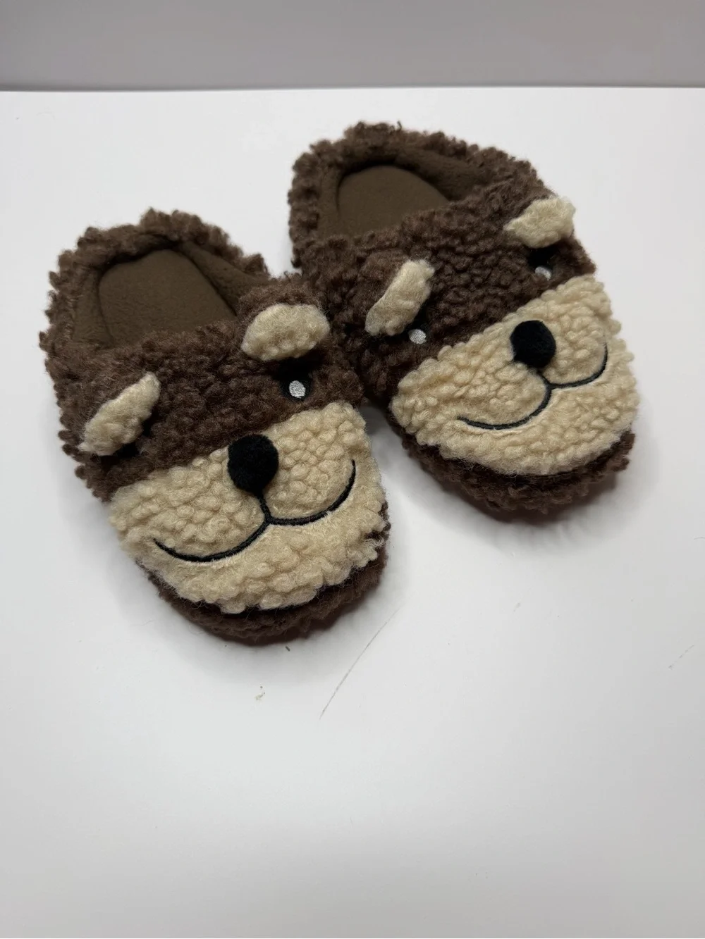 Totes Toasties kids' plush bear slippers Sherpa - Brown & Cream 11-12
